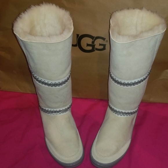 Water resistant boots - Picture 2 of 8